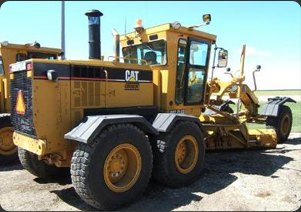 Caterpillar greyder, yandan görünüm